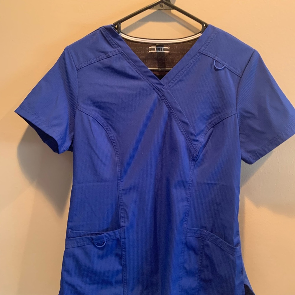 Elle Scrub Top